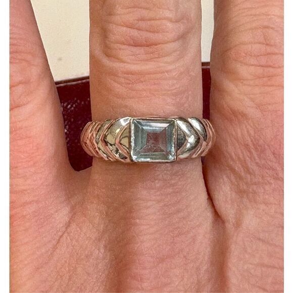 Vintage Sterling Silver Square Cut Ice Blue Topaz Solitaire Ring size 9 - Picture 1 of 7